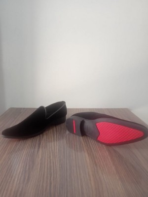 Black Shoe with Preimum red sole